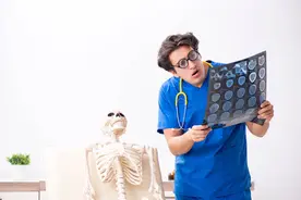 除了筛查骨转移灶，骨显像检查还可以检查哪些疾病？图片