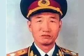 刘伯承说我军有两个人最会打仗，一个是徐帅一个是粟裕大将图片