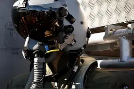 大方公开！央视首次展示歼-20、歼-16先进头盔，关键时刻能救命图片