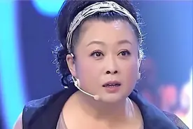 2014年，59岁女演员张海燕疑包养20岁男模，二人以妈咪儿子互称图片