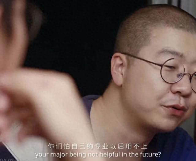张雪峰被骂上热搜，文科果真不值一读吗？