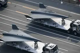 国产无侦8有多强？最大飞行速度8马赫，老美临界鹰或追不上其尾气图片