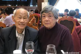 北京老大爷，20年前埋了3箱二锅头，如今打开却傻眼了，咋回事？图片