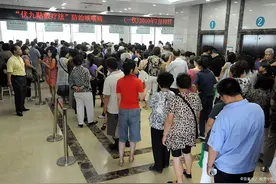 一边医院在亏损，一边患者看病贵，那高昂的医疗费用去哪里了呢？图片