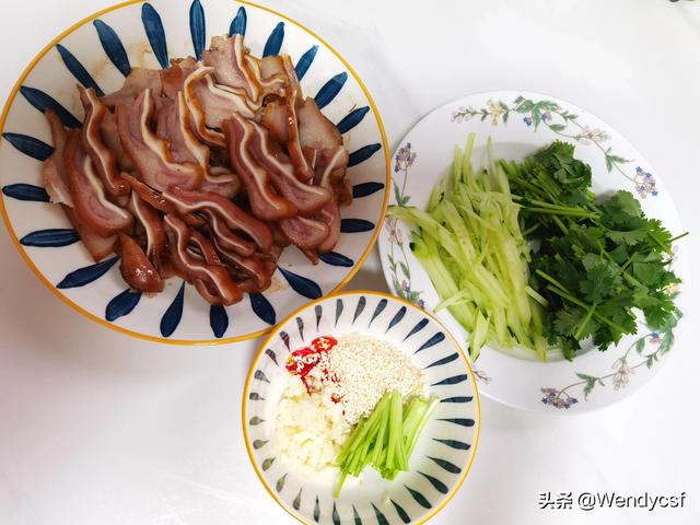 花旗参花胶炖竹丝鸡汤 花旗参煲花胶竹丝鸡汤