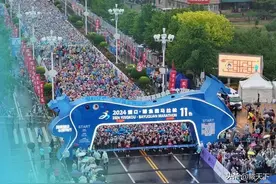 2024营口·鲅鱼圈马拉松赛开跑！跨越山海，以城之名！逐梦路上，我们永远心怀热爱！图片