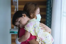 孩子发烧吃退烧药就行？不！有这7种症状，要立即就医图片