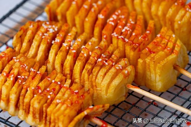 土豆别再炒丝，教你一招，小朋友都馋哭了
