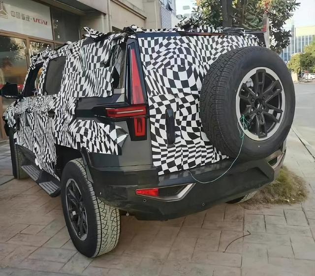 霸气十足！猛士“M18”实车亮相，马力超1000Ps，剑指比亚迪仰望