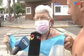 阿根廷网红奶奶硬核表白梅西：给我一架飞机，把我扔到球场拥抱他图片