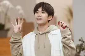 易烊千玺中考成绩被扒出，网友怀疑用“特权”上的高中，校方回应图片