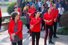 西方国家的老人不带娃，不跳广场舞，他们退休后靠什么打发时间？图片