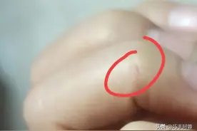 纸竟然能把手割破了，而且还非常疼图片