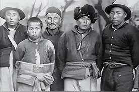 我军高级干部上任，突遭土匪袭击，夫妻双双牺牲，儿子幸运生还图片