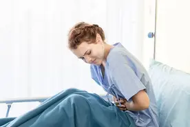 女性经期“房事”竟有不孕风险？提醒：经期这3件事也不可做！图片