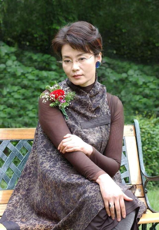 潘虹个人资料（潘虹离婚后又经历3段失败恋情）