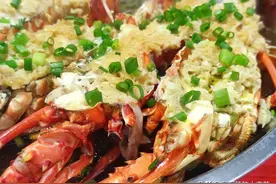 蒜蓉蒸小青龙，十分钟就能完成的美味，蒜香浓郁肉质鲜，越吃越香图片