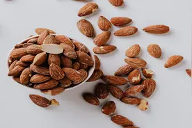 吃槟榔来驱寒，小心引发口腔癌图片