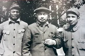 原本是新四军的将领，李先念为何没加入陈粟大军，而是归属刘邓？图片