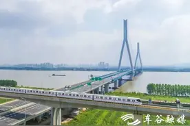 我家门前这十年|廖家堡社区居民王为明：地铁通了，路修多了，现在出行很方便图片