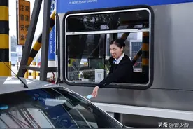为何中国高速公路常年收费，还一直亏损，美国免费却能躺着收钱？图片