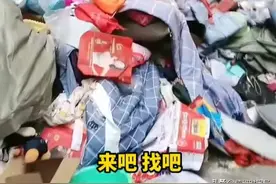 野蛮！郑州富士康宿舍个人物品堆积如山，私人物品被当垃圾扔图片