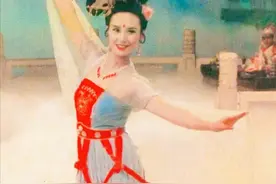月宫本是禁锢嫦娥的，起初只有她一人，为何后来多了玉兔和吴刚？图片