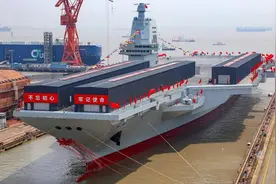 003号航母上为什么要搭棚子？是怕泄露信息，还是技术不达标？图片