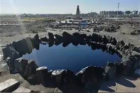 富得流油的克拉玛依：有座黑油山，石油不用开采自己往外冒图片