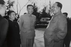 1957年毛主席视察武汉，将一个副处级干部直升副省级，怎么回事？图片