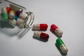 我国每年生产全球三分之一的布洛芬，为啥我们现在还是抢不到药？图片