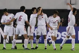 国足史上今天：2004年世预赛7-0狂胜香港男足，仍提前告别世界杯图片