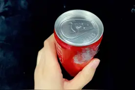 除了拉环，还能怎么开可乐罐啊? | 正经玩图片