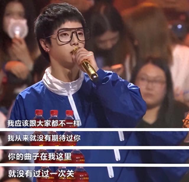 央视出手了！不再给华晨宇留面子，时代抛弃你真的连招呼都不会打