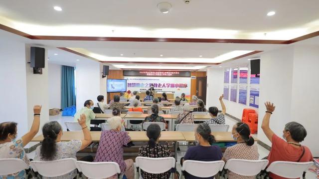 �������չ���ǻ�����֮�ҽ�����ѧ��С���򡱻