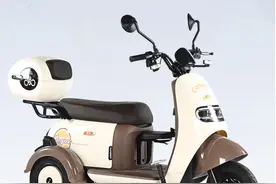 2款适合70岁以上老年人的代步车，2000元左右，可以接娃买菜使用图片