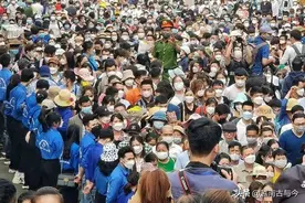 越南全面躺平后国祖祭祀，阮春福与20万游客一起上香纪念炎帝后裔图片