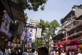 中国8条“臭名远扬”的美食街，外地人挨个打卡，本地人基本不去图片