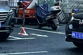 公共车位变私人车位？新余钢都现代城停车位被人上“地锁”图片