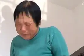 女子抛夫弃子，38年后听说儿子出息了便来相认，儿子：我听我爸的图片