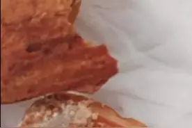 网购坚果过期发霉？商家回应：生产日期印早了一年图片