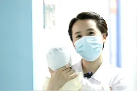 “你曾是我，我也将会是你。”从50后到00后，不同的年纪，同样的担当图片
