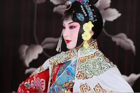 承德姑娘果小菁：“最不正经的京剧演员”，唱国粹京剧，蹦最酷的迪图片