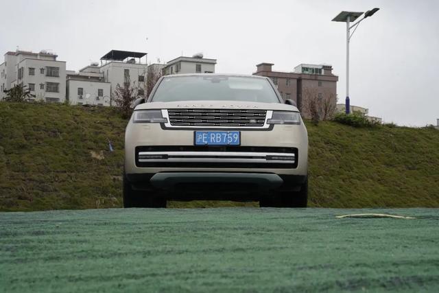 试驾全新一代路虎揽胜，SUV金字塔“塔尖”上的产品！