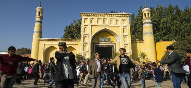 为什么新疆女子很少嫁到内地？当地姑娘说了大实话，确实很尴尬