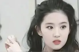 刘亦菲：姥姥风华绝代，妈妈和小姨颜值爆表，我是全家最丑的图片