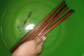 家里有旧筷子别扔了，4个妙用真实用，家家户户用得到，学学图片