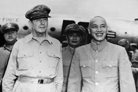 1960年，老美出动军舰疯狂挑衅我国，毛主席：出动大炮对付他们！图片