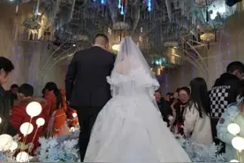 江苏一男子参加婚礼，没想到新娘是前女友，结果大闹酒席被群殴！图片