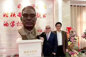玉色璘璘，水流淙淙——张培华先生铸荷山中学校主刘玉水铜像本末图片